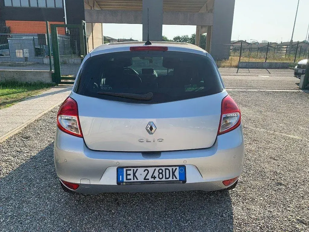 Usata Renault Clio II 75 CV (55 kW) 2011 Grigio Berlina