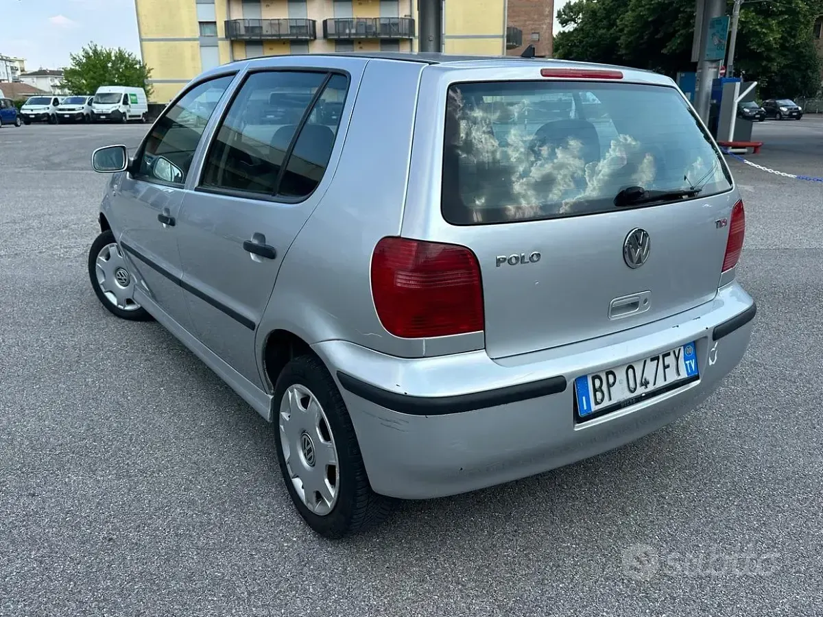 Usata VW Polo Highline 75 CV (55 kW) 2000 Grigio Berlina