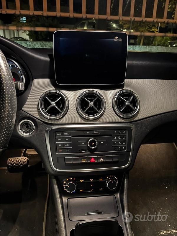 Usata Mercedes GLA200 136 CV (100 kW) 2016 Grigio SUV