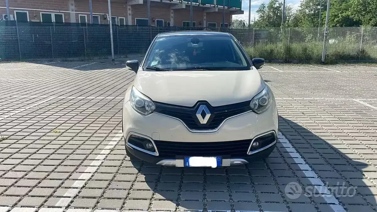 Usata Renault Captur 90 CV (66 kW) 2015 Beige SUV