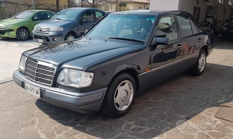 Usata Mercedes E200 Avantgarde 136 CV (100 kW) 1995 Marrone Berlina