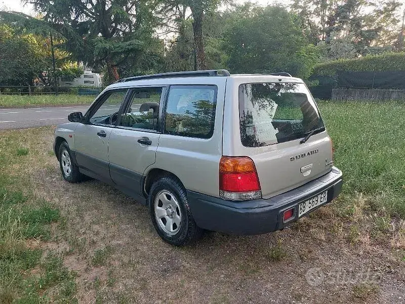 Usata Subaru Forester 122 CV (89 kW) 1998 Grigio SUV