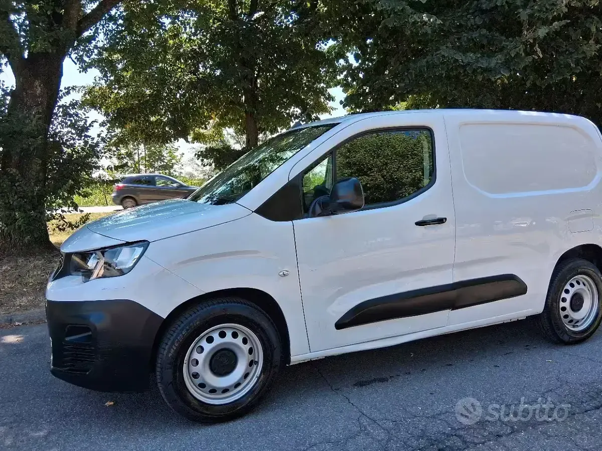 Usata Peugeot E-Partner 56 kW (77 CV) 2024 Bianco Monovolume