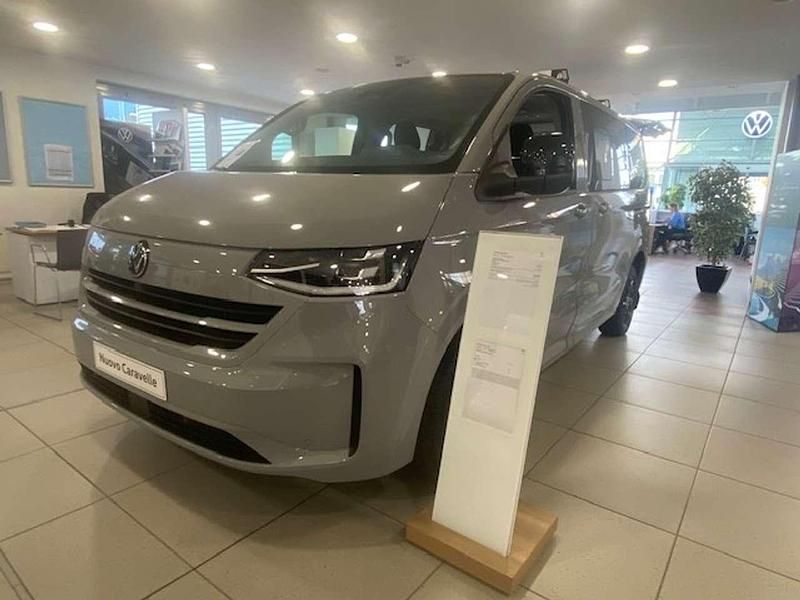 Nuova VW Caravelle Life 85 kW (116 CV) 2025 Stone grey Monovolume