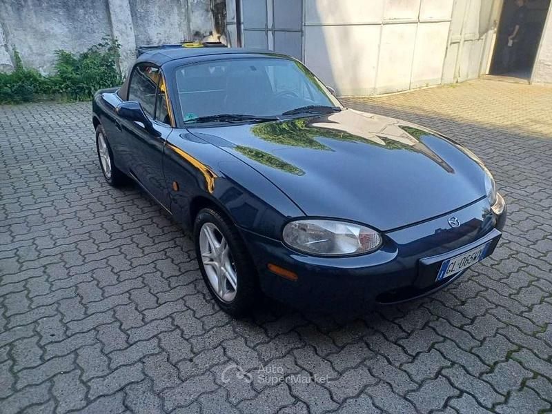 Usata Mazda MX5 110 CV (80 kW) 2000 Blu Cabrio