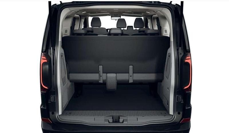 Nuova VW Caravelle Life 2025 Midnight black metallizzato Monovolume