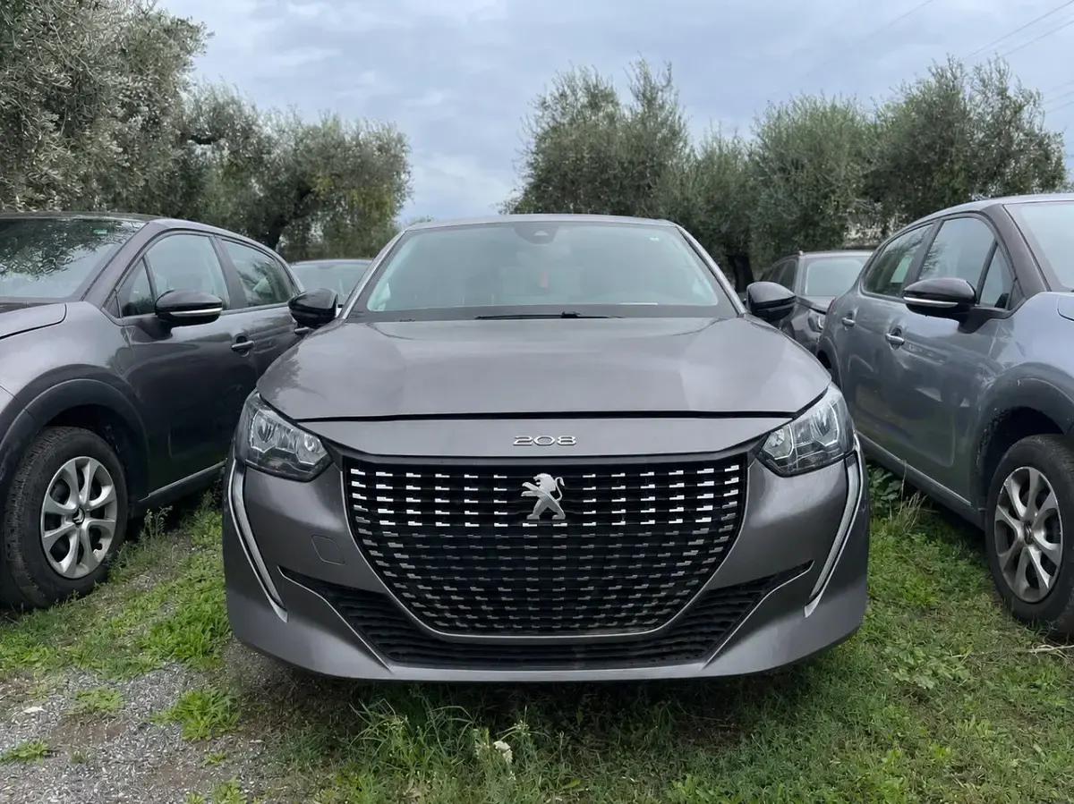 Usata Peugeot 208 Allure 101 CV (74 kW) 2024 Grigio Utilitaria