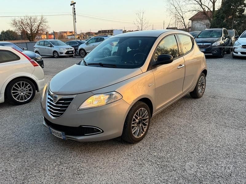 Usata Lancia Ypsilon 69 CV (50 kW) 2012 Grigio Utilitaria