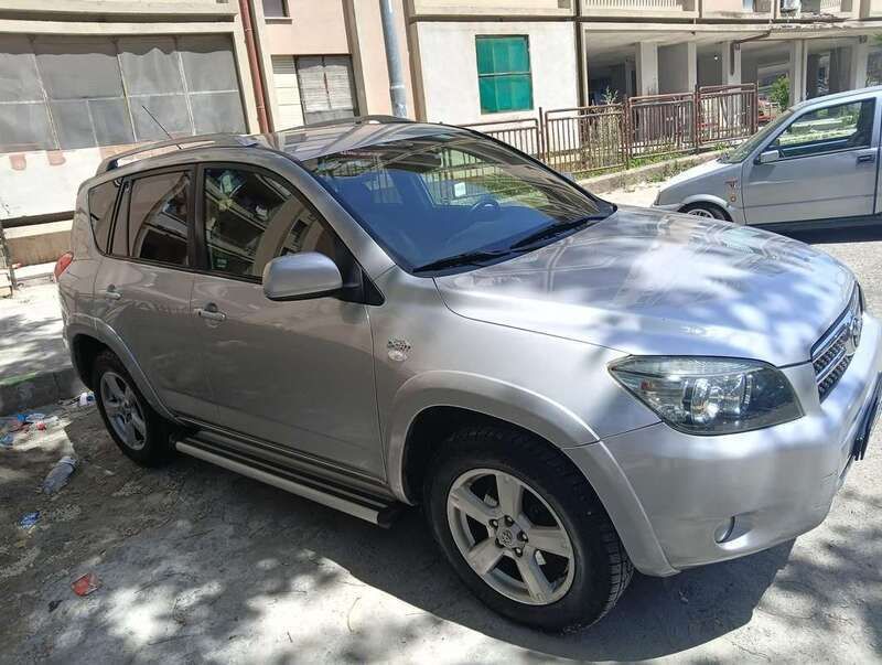 Usata 2008 Toyota RAV4 Luxury SUV | 5000 € (Buon prezzo) - Immagine 1/4