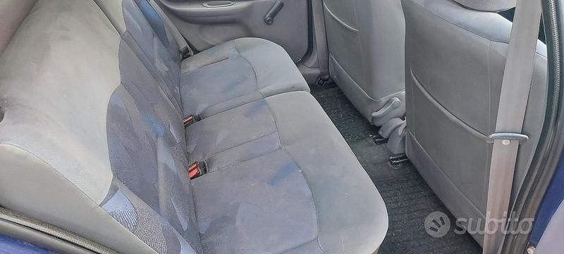 Usata Renault Clio II 2000 Blu Utilitaria
