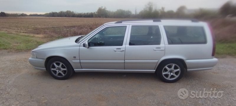 Usata Volvo V70 140 CV (102 kW) 2000 Argento Station wagon