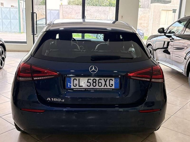 Usata Mercedes A180 Business 116 CV (85 kW) 2022 Blu/azzurro Berlina