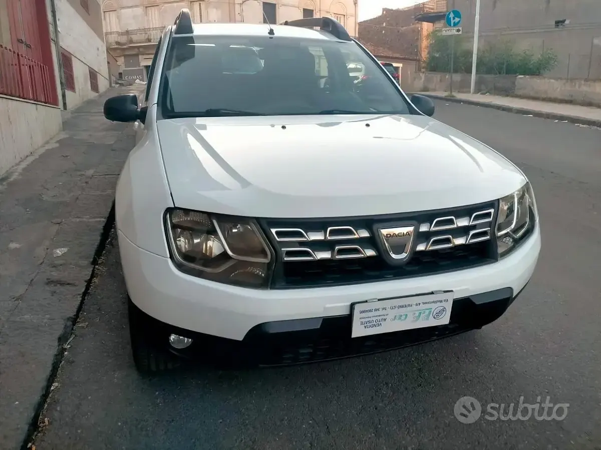 Usata Dacia Duster Lauréate 109 CV (80 kW) 2015 Bianco SUV