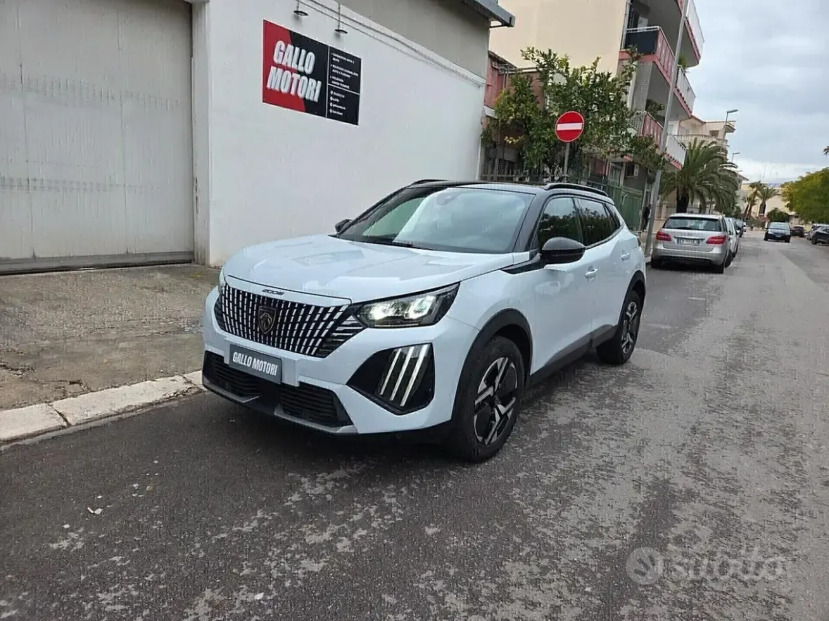 Usata Peugeot 2008 Allure 130 CV (95 kW) 2024 Bianco SUV