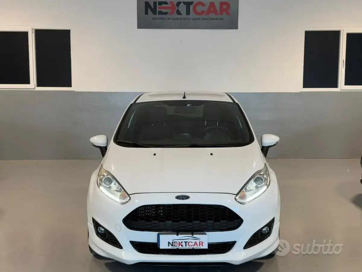 Usata Ford Fiesta 101 CV (74 kW) 2017 Bianco Utilitaria