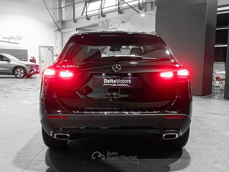 Nuevo Mercedes GLA200 Advanced 150 CV (110 kW) 2026 Negro SUV