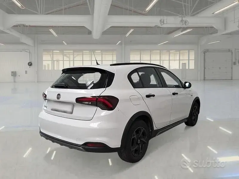 Usata Fiat Tipo Cross 130 CV (95 kW) 2022 Bianco Berlina