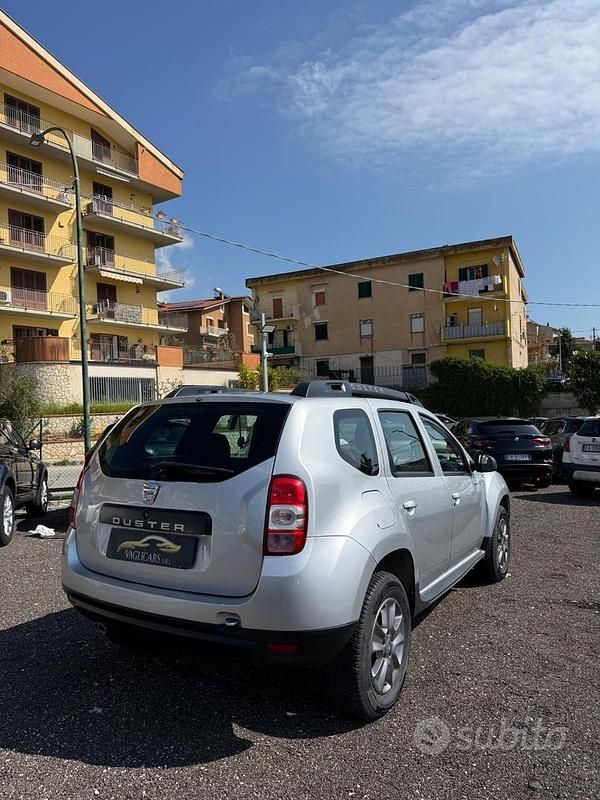 Usata Dacia Duster Lauréate 110 CV (80 kW) 2017 Grigio SUV
