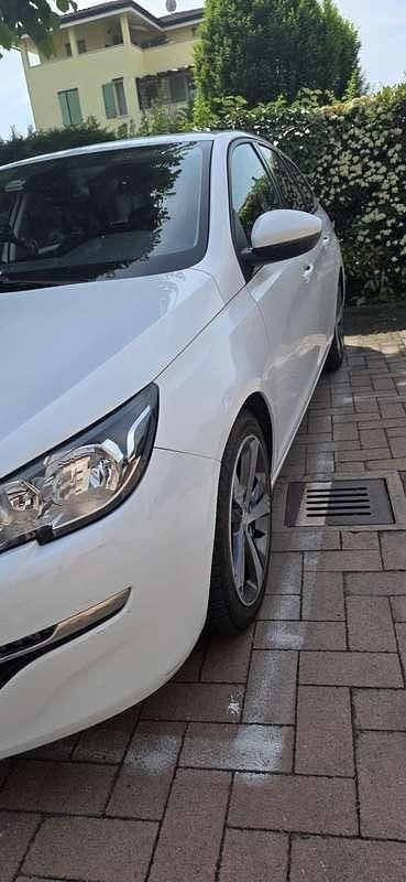Usata Peugeot 308 SW Business-Line 120 CV (88 kW) 2015 Station wagon