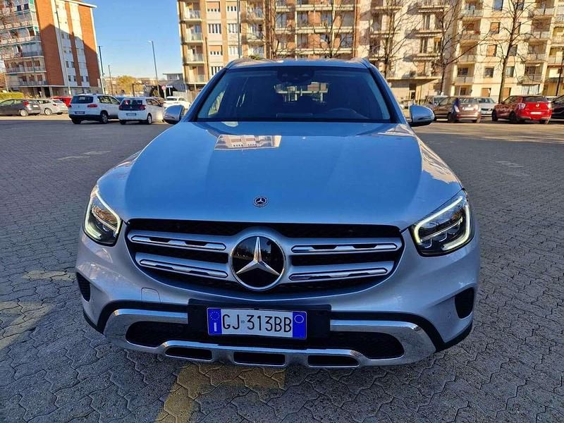 Usata Mercedes GLC200 163 CV (119 kW) 2022 Argento SUV