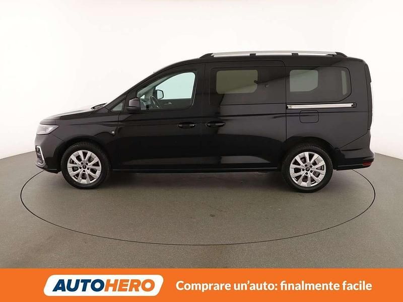 Usata Ford Tourneo Titanium 122 CV (89 kW) 2022 Nero Monovolume