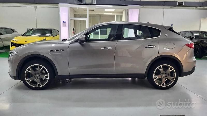 Usata Maserati Levante 275 CV (202 kW) 2017 Grigio SUV