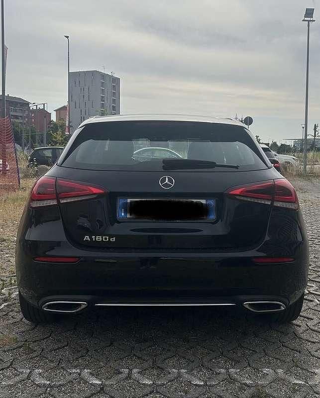 Usata Mercedes A180 116 CV (85 kW) 2019 Nero Berlina