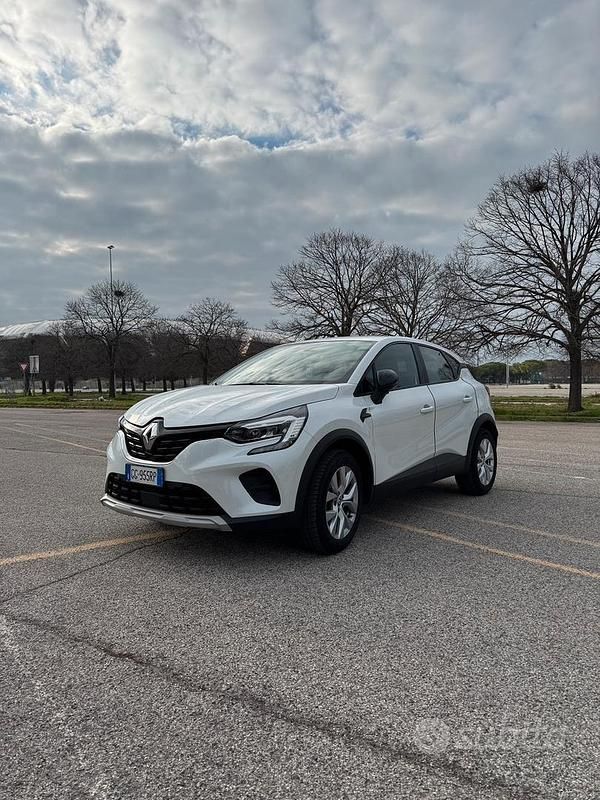 Bianco Usata 2021 Renault Captur Business SUV | 17.000 € (Buon prezzo) - Immagine 1/4