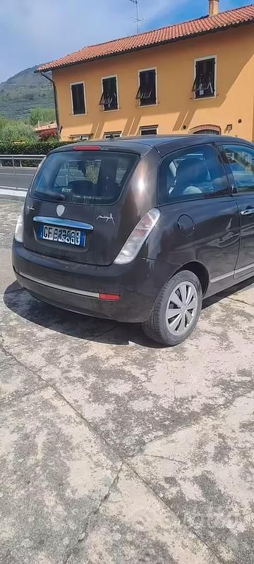 Usata Lancia Ypsilon 75 CV (55 kW) 2007 Marrone Utilitaria
