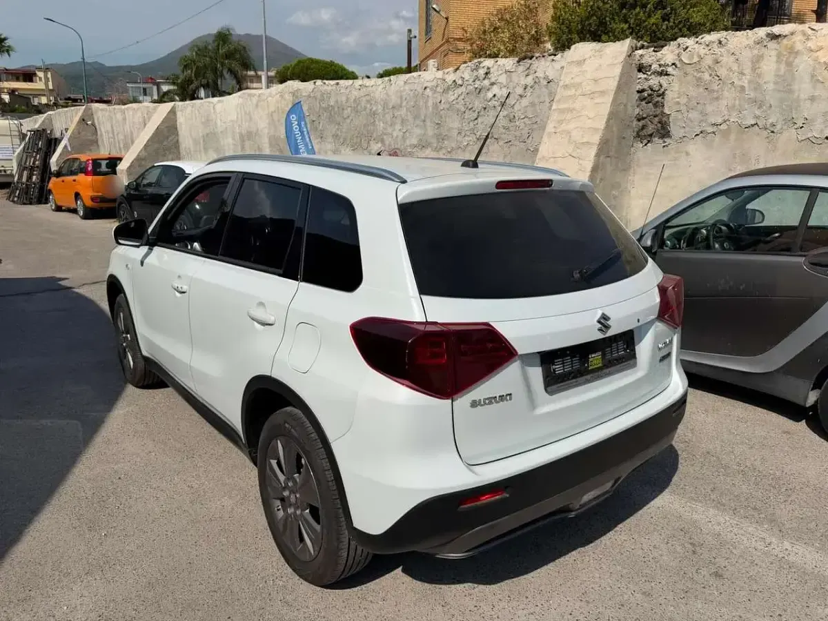 Usata Suzuki Vitara 129 CV (94 kW) 2024 Bianco SUV