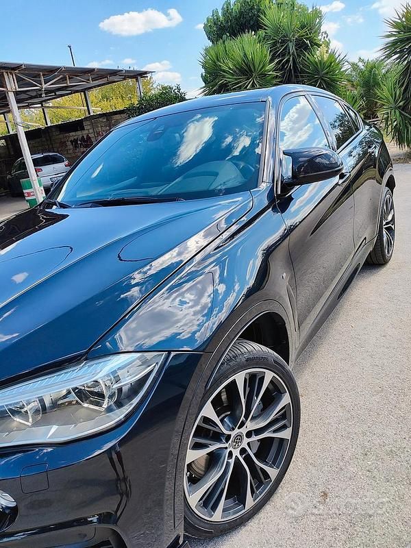 Begagnad BMW X6 M50 2019 Blå SUV