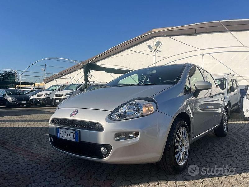 Grigio Usata 2016 Fiat Punto Lounge Due volumi | 5990 € (Buon prezzo) - Immagine 1/4