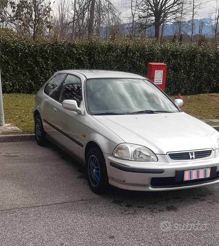 Usata Honda Civic 114 CV (83 kW) 1998 Grigio Berlina