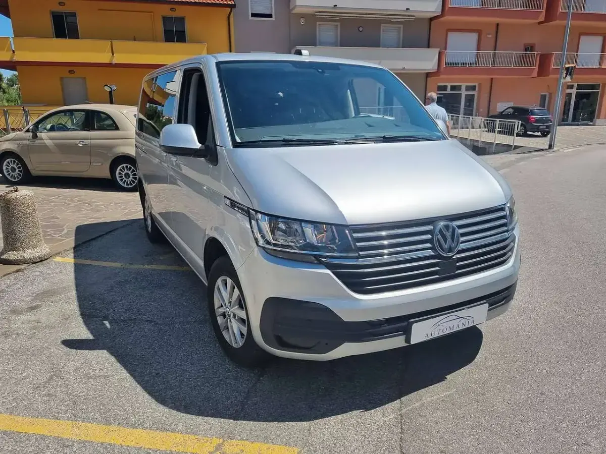 Usata VW Caravelle Comfortline 150 CV (110 kW) 2023 Argento Furgone