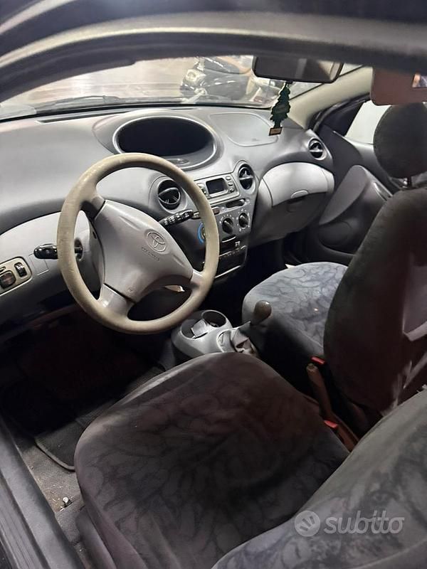 Usata Toyota Yaris 2002 Nero Utilitaria