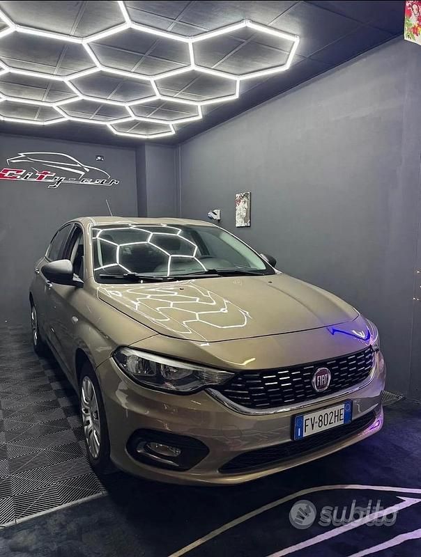 Usata Fiat Tipo Easy 95 CV (69 kW) 2019 Marrone Berlina