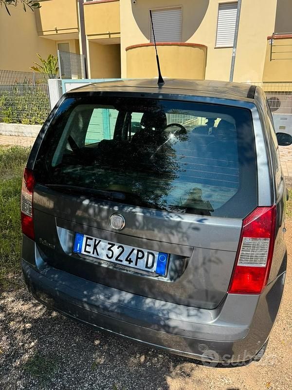 Usata Fiat Idea 95 CV (69 kW) 2011 Grigio Monovolume