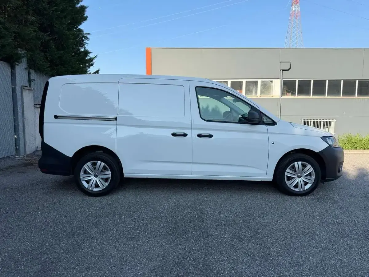 Usata VW Caddy Maxi 102 CV (75 kW) 2021 Bianco Monovolume