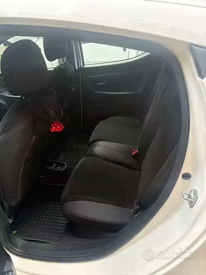Usata Lancia Ypsilon Silver 69 CV (50 kW) 2012 Bianco Utilitaria