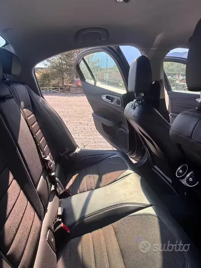 Usata Alfa Romeo Giulia 201 CV (147 kW) 2026 Grigio Berlina