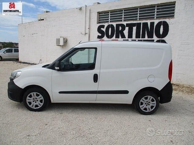 Usata Fiat Doblò 90 CV (66 kW) 2016 Bianco Monovolume
