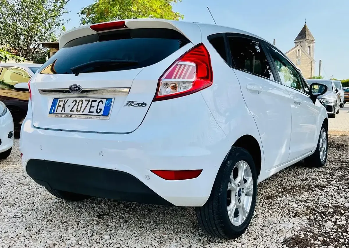 Usata Ford Fiesta Titanium 95 CV (69 kW) 2017 Bianco Utilitaria