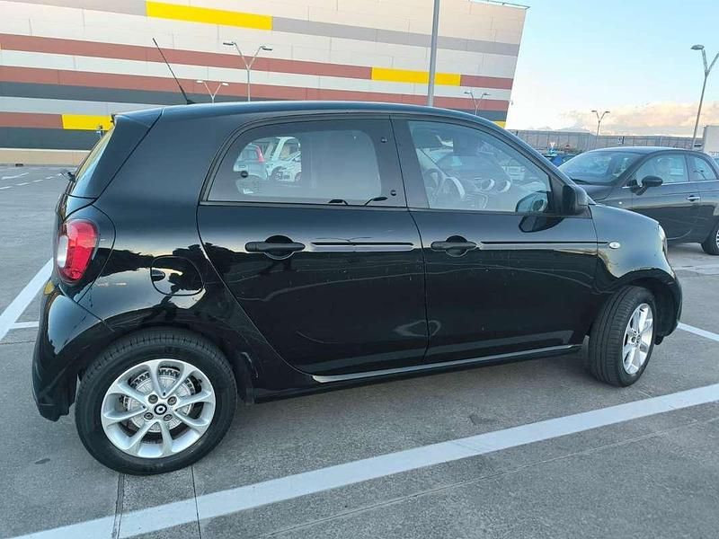 Begagnad Smart ForFour 71 HK (52 kW) 2019 Svart Halvkombi