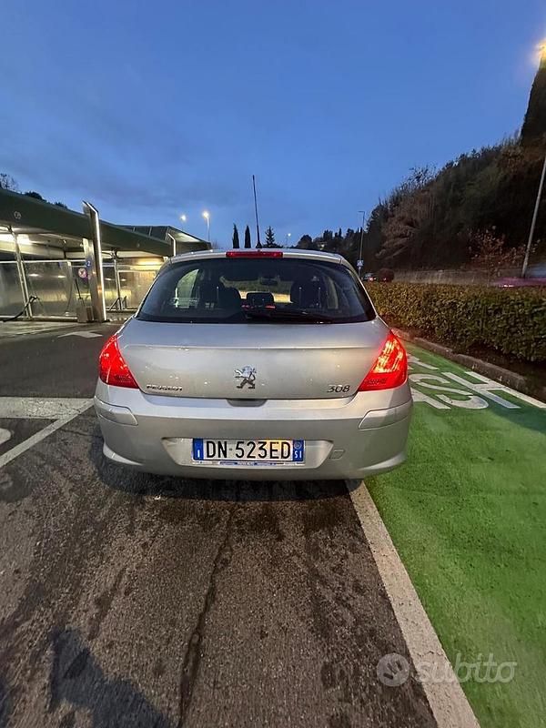 Usata Peugeot 308 115 CV (84 kW) 2008 Grigio Berlina