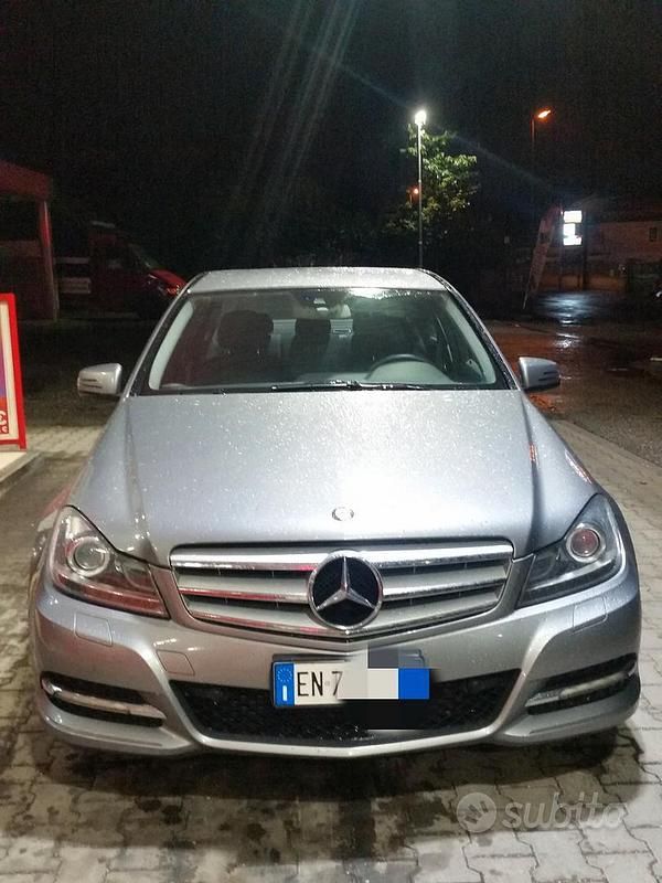 Usata 2012 Mercedes C200 Elegance Tre volumi | 8500 € (Buon prezzo) - Immagine 1/4
