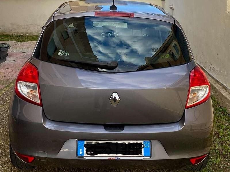 Usata Renault Clio III Dynamique 75 CV (55 kW) 2010 Grigio Berlina