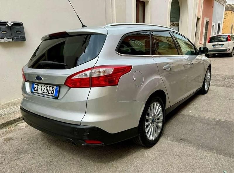 Usata Ford Focus Titanium 116 CV (85 kW) 2011 Argento Station wagon