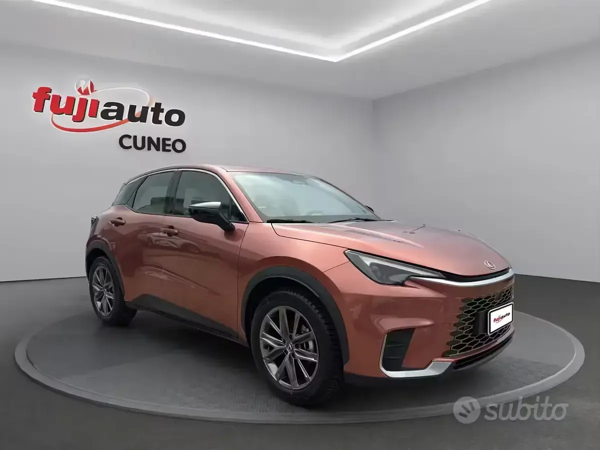 Usata Lexus LBX 136 CV (100 kW) 2024 Giallo SUV