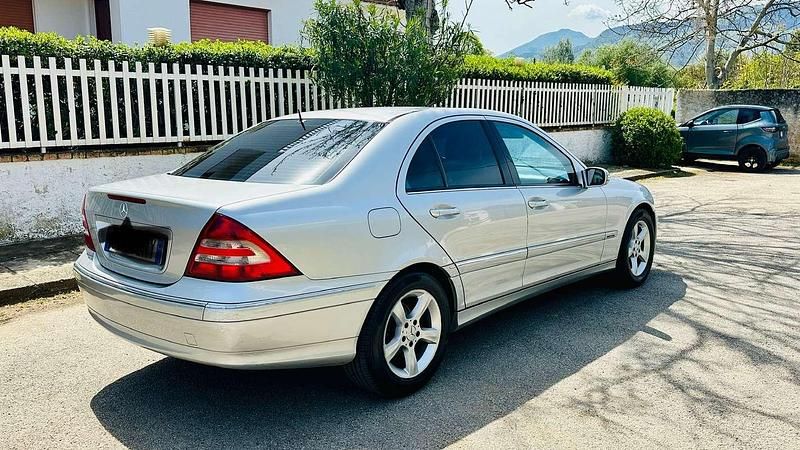 Usata Mercedes C220 150 CV (110 kW) 2004 Berlina