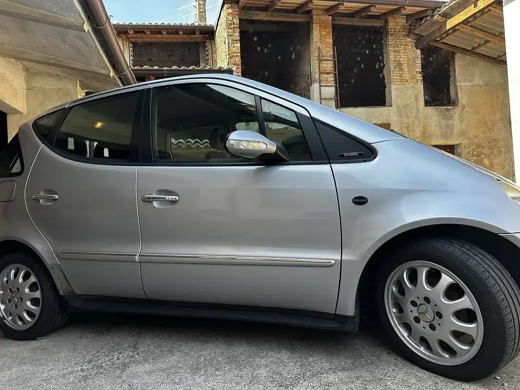 Usata Mercedes A170 Elegance 95 CV (69 kW) 2003 Grigio Utilitaria
